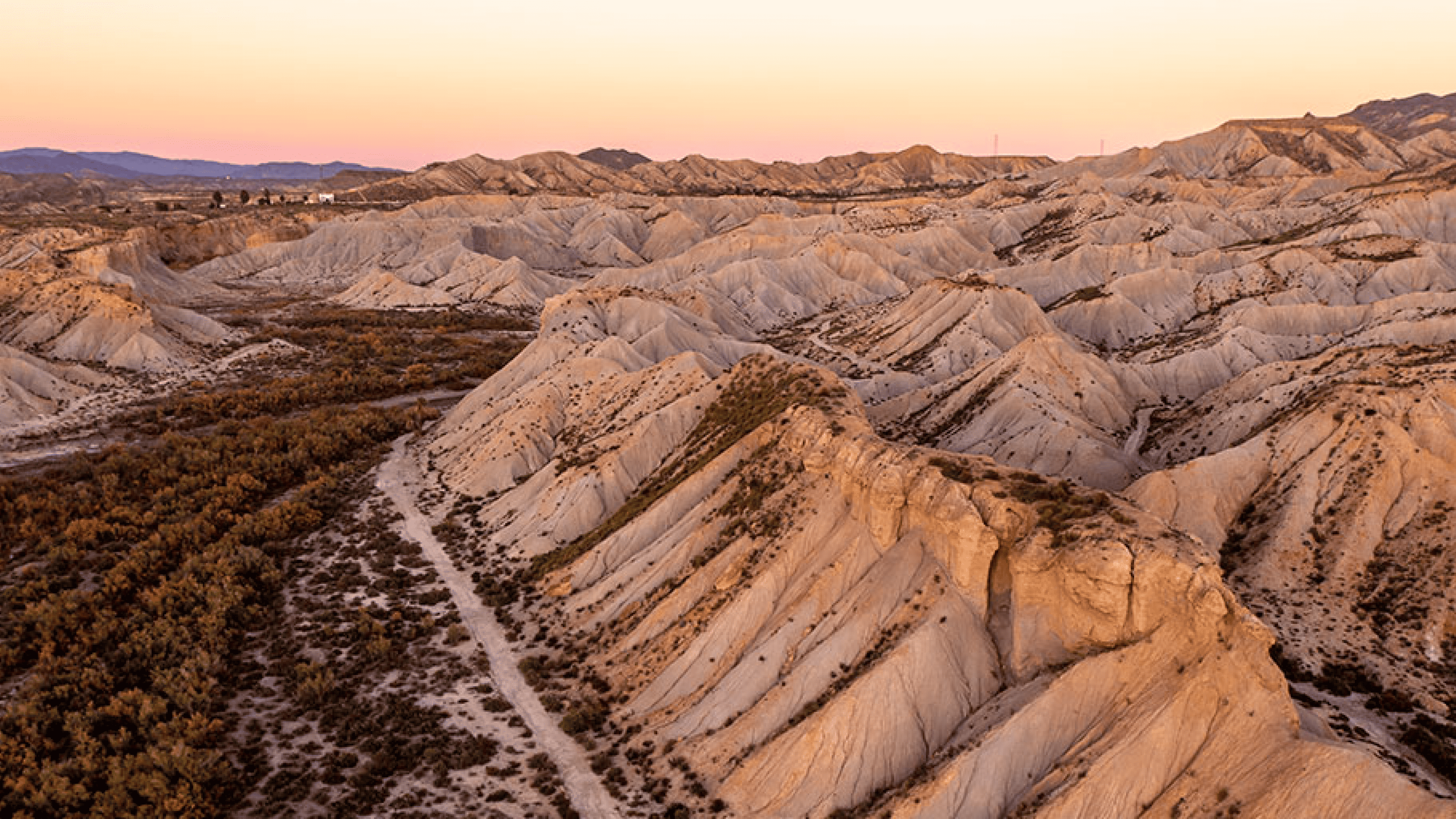 2022-shutterstock-desiertodetabernas-tw-20231125041733-horiz-3869-x-2579